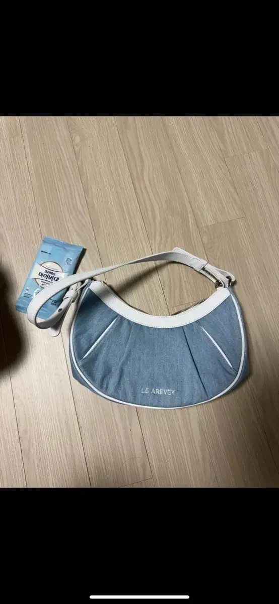 르아르베이 가방 Le Arevey Baby Hobo Bag